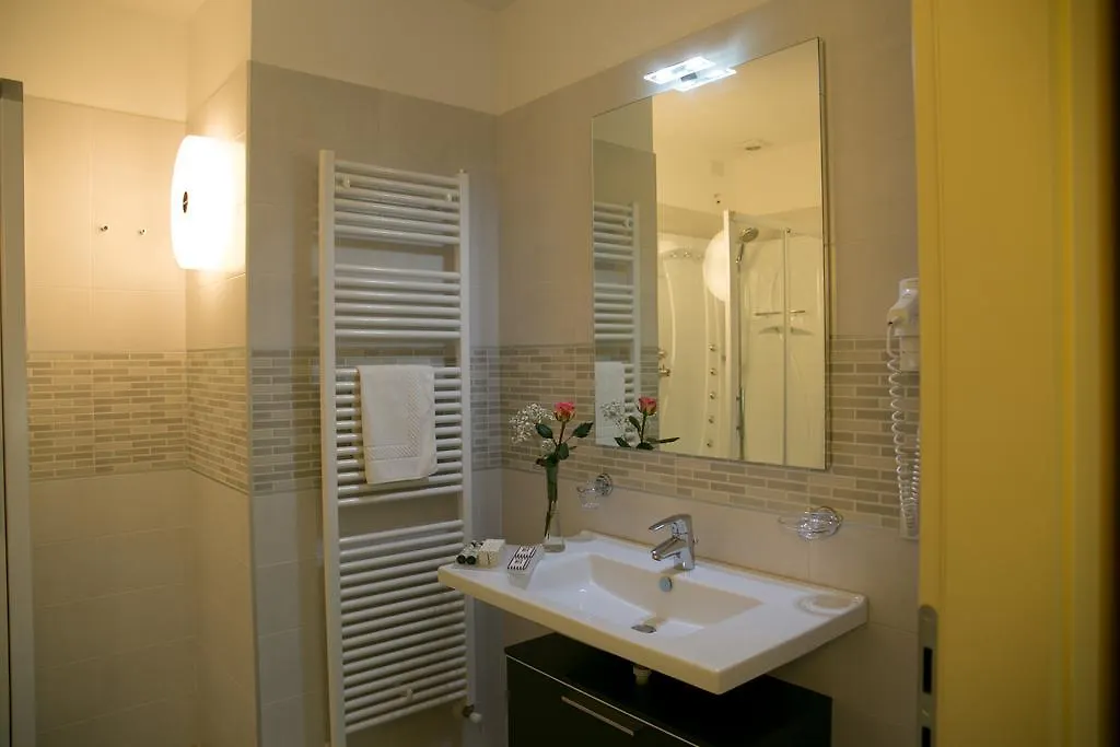 Hotel Calinferno Codogne 3*,  Italy